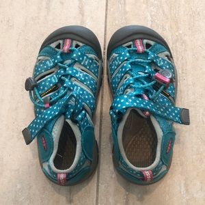 Keen size child 11
